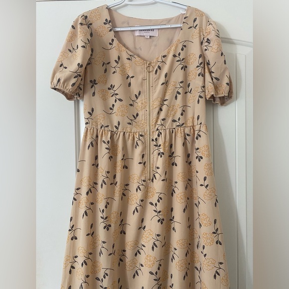 JessaKae Beige Floral Dress, size Large! - Picture 3 of 9